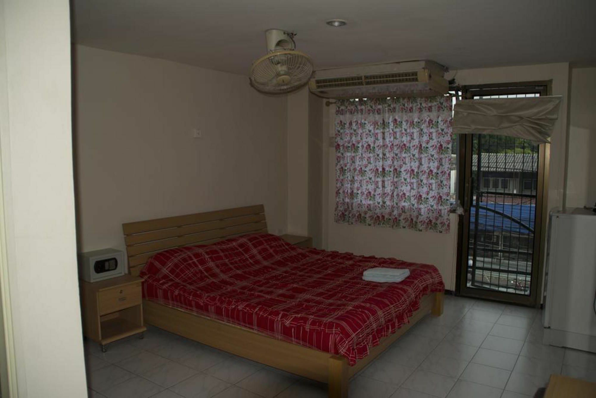 Ryan'S Bar Hotel Pattaja Kültér fotó